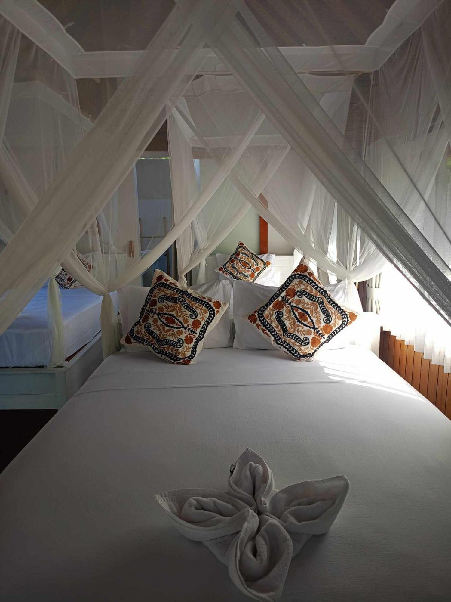 Bintang Tiga Bungalows Gili Islands Exterior photo