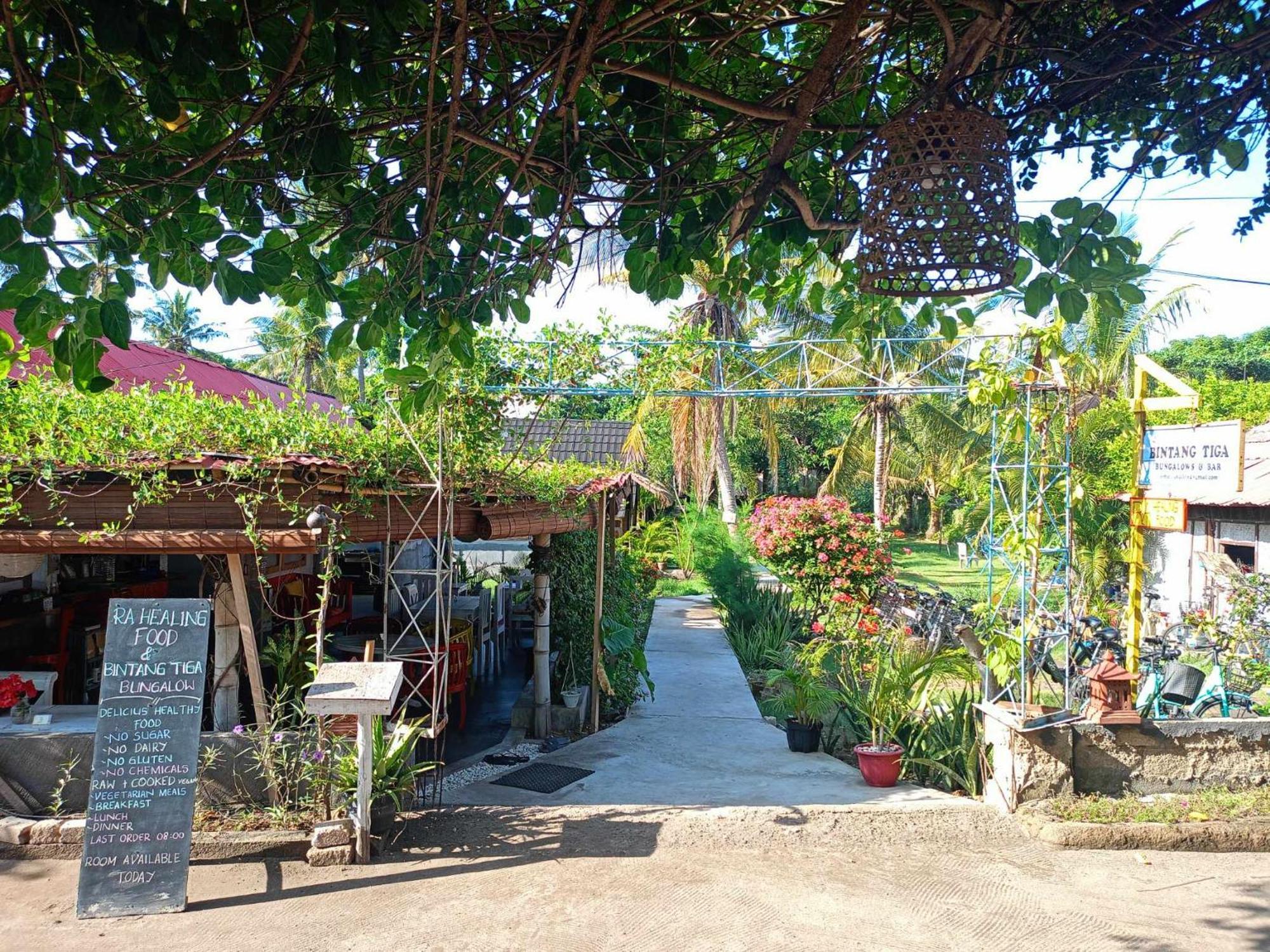 Bintang Tiga Bungalows Gili Islands Exterior photo